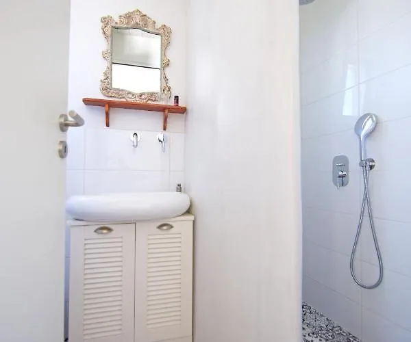 καταπολιανή Πανσιόν 3*